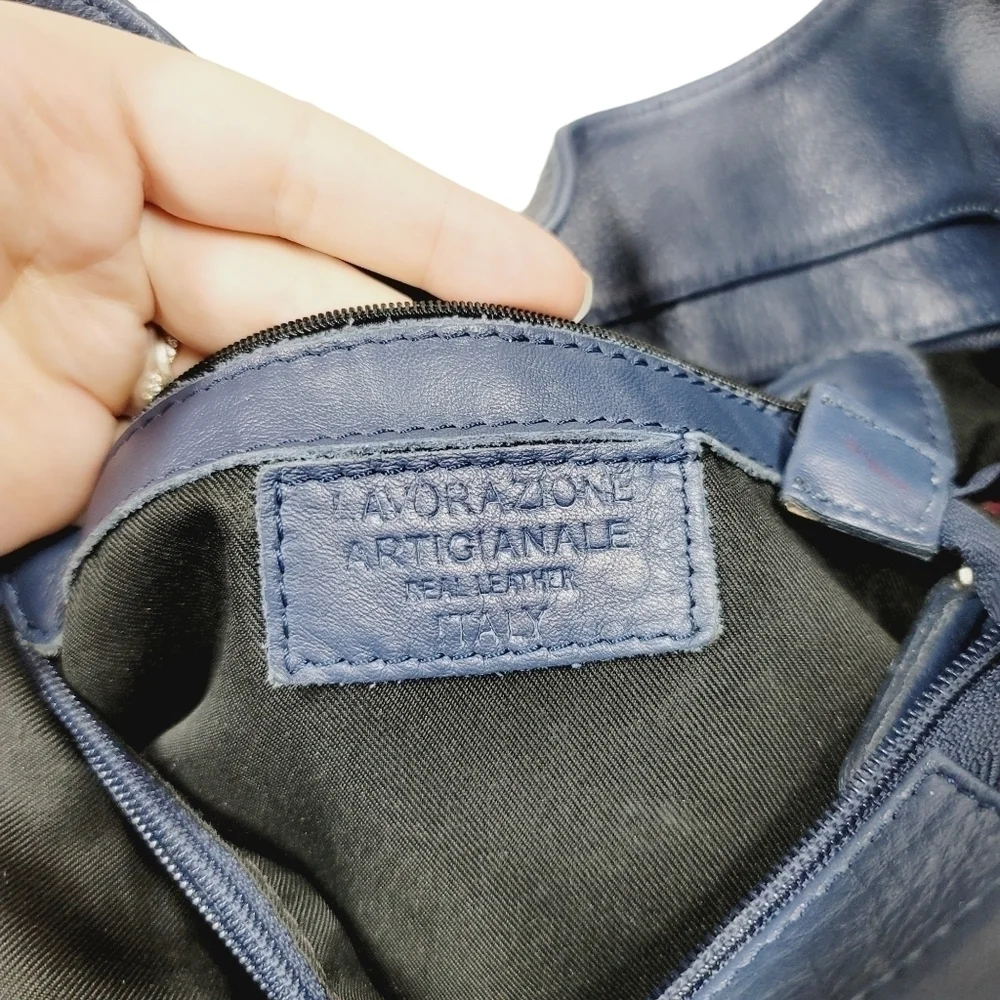 Lavorazione Artigianan Leather Shoulder Bag